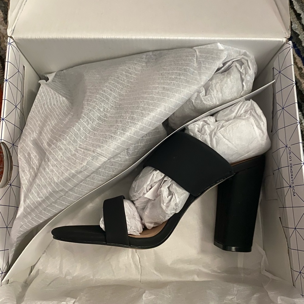 Black sandals - Picture 2 of 4